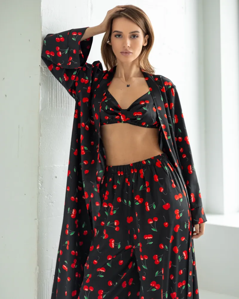 Піжамний костюм-трійка Helen італійський шовк (бра+халат+штани) Вишні на чорному