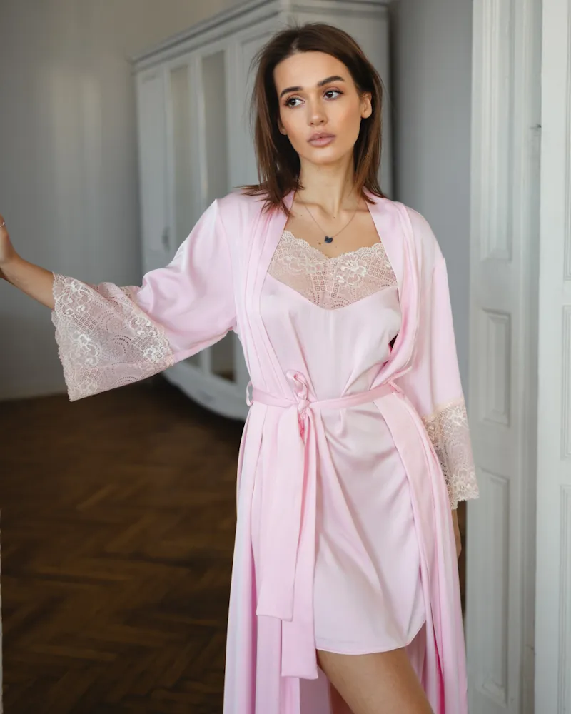 Піжамний костюм "Catalina" тканина шовк Армані преміум + мереживо (халат+нічна сорочка) Рожевий